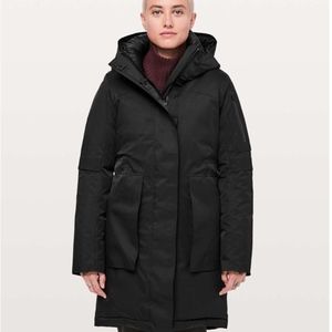 LULULEMON — WINTER WARRIOR PARKA
